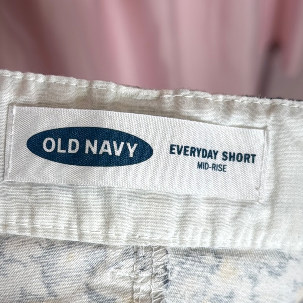 Old Navy Floral Everyday Shorts Mid-Rise Size 4 - Picture 2 of 4